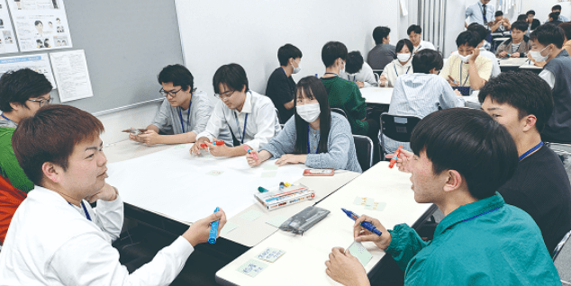 専攻や学科を超えた 連携開発授業