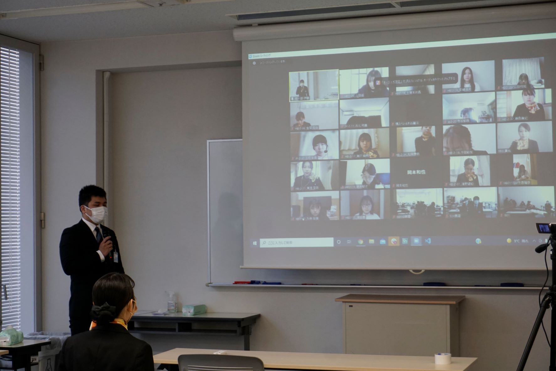 ホテル・ブライダル学科と情報スペシャリスト学科がコラボ授業を実施！