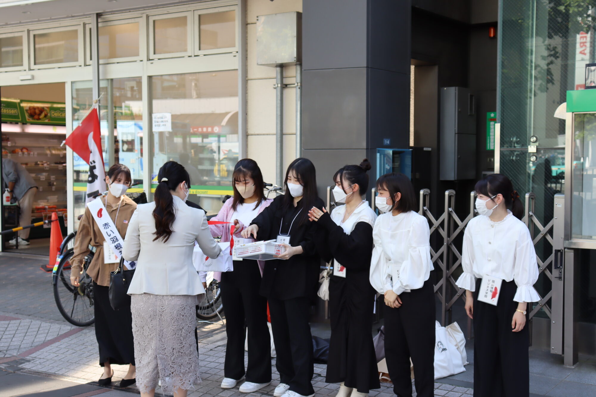 赤い羽根共同募金に参加しました