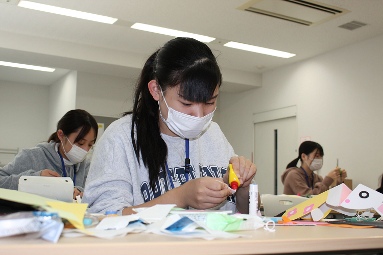 保育学科2年生が造形表現の授業を行いました