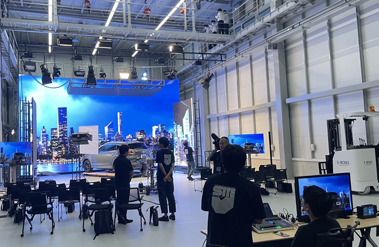 デザイン・WEB・映像制作企業９社で県内研修を行いました！ 【CGデザイン学科とネット・動画クリエイター学科】